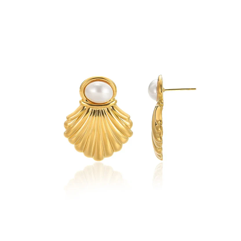 Gold Earrings In Pearls